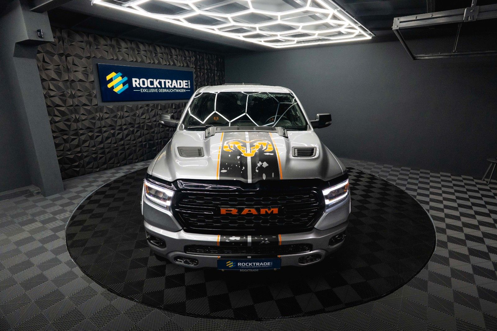 Fahrzeugabbildung Dodge RAM 5.7 V8 HEMI 4x4 OFFROAD Night-Paket *LED*19%