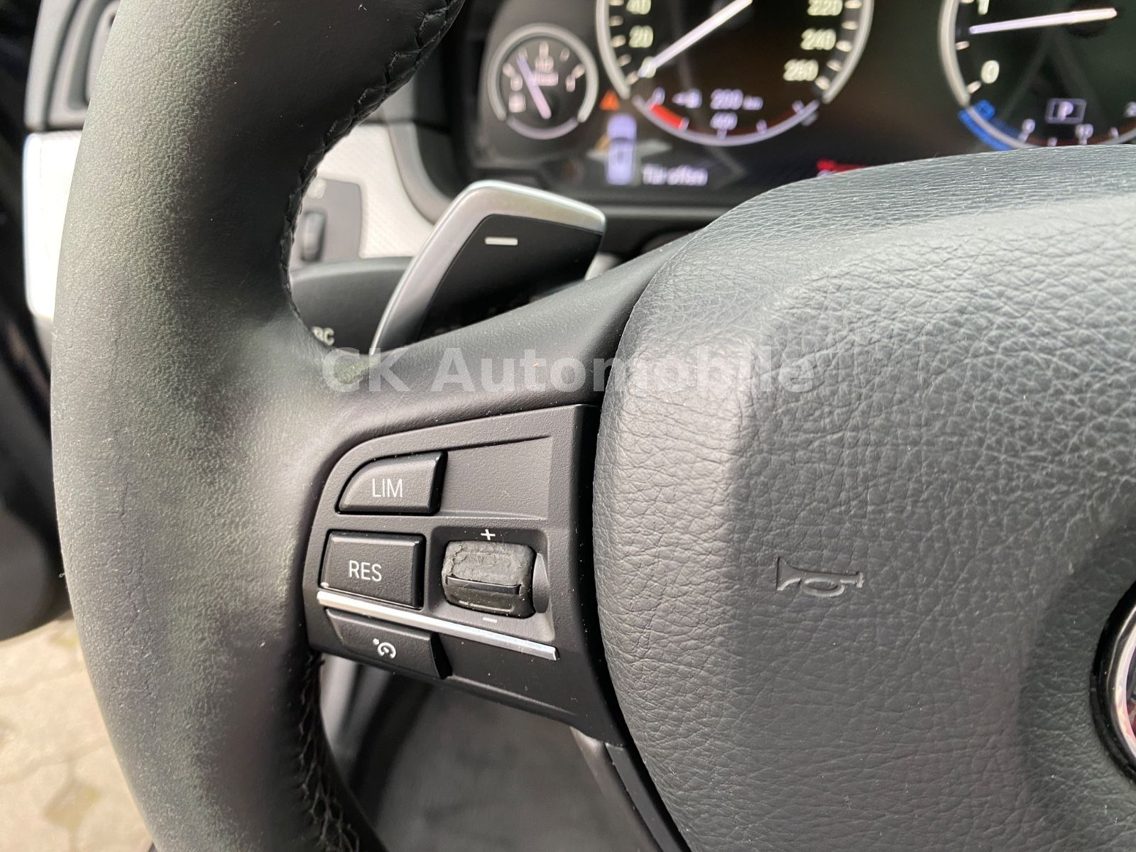 Fahrzeugabbildung BMW 530 d Touring M Sport/Navi/Leder/Pano/Bi-Xenon