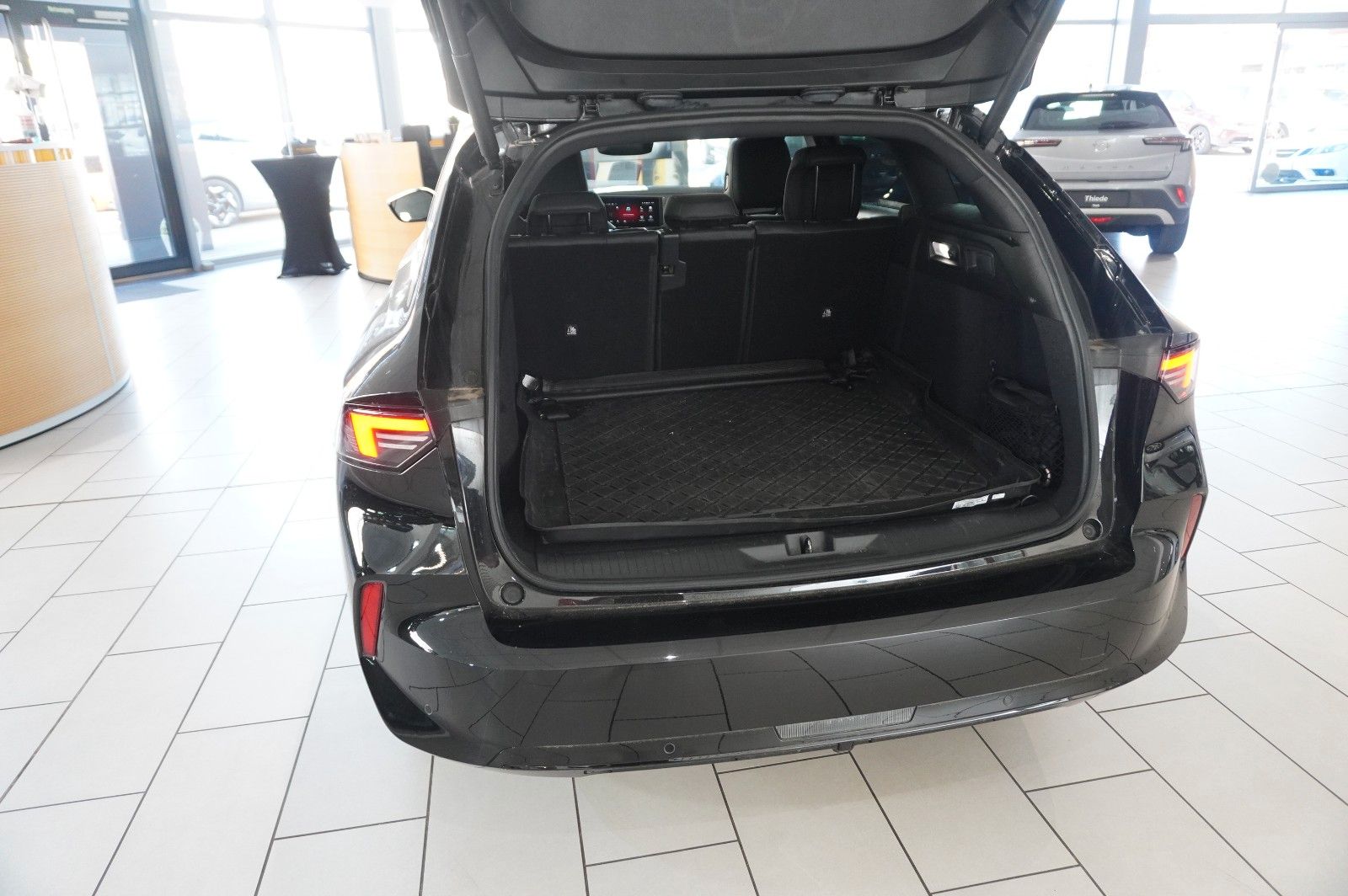 Fahrzeugabbildung Opel Astra L ST 1.2T ULTIMATE NAVI/LED/360° /PANO./SH