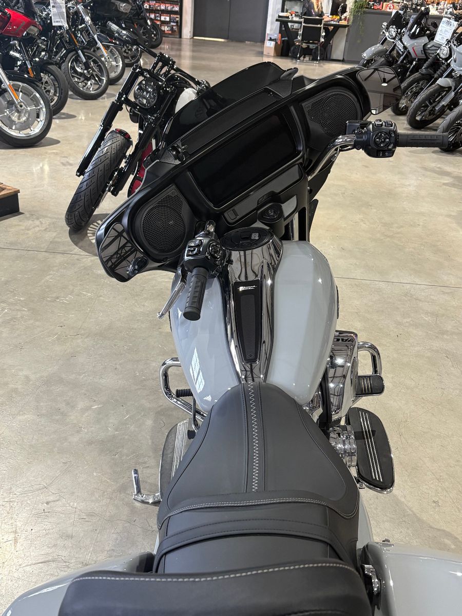 Fahrzeugabbildung Harley-Davidson Street Glide 117