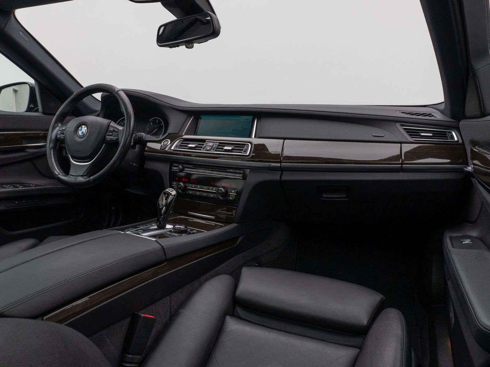 Fahrzeugabbildung BMW 740d xD Glasdach Kamera HUD HiFi Lenkrhzg SoftCl