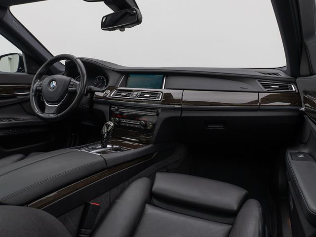 Foto Nummer 39: BMW 740d