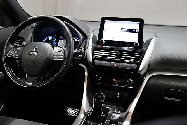 Eclipse Cross Plus SELECT Black Hybrid 4WD KAMER