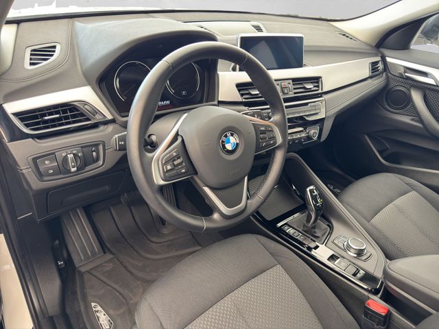 Fahrzeugabbildung BMW X2 sDrive 18i Automatik+LED+Navi+Pano+Kamera+DAB