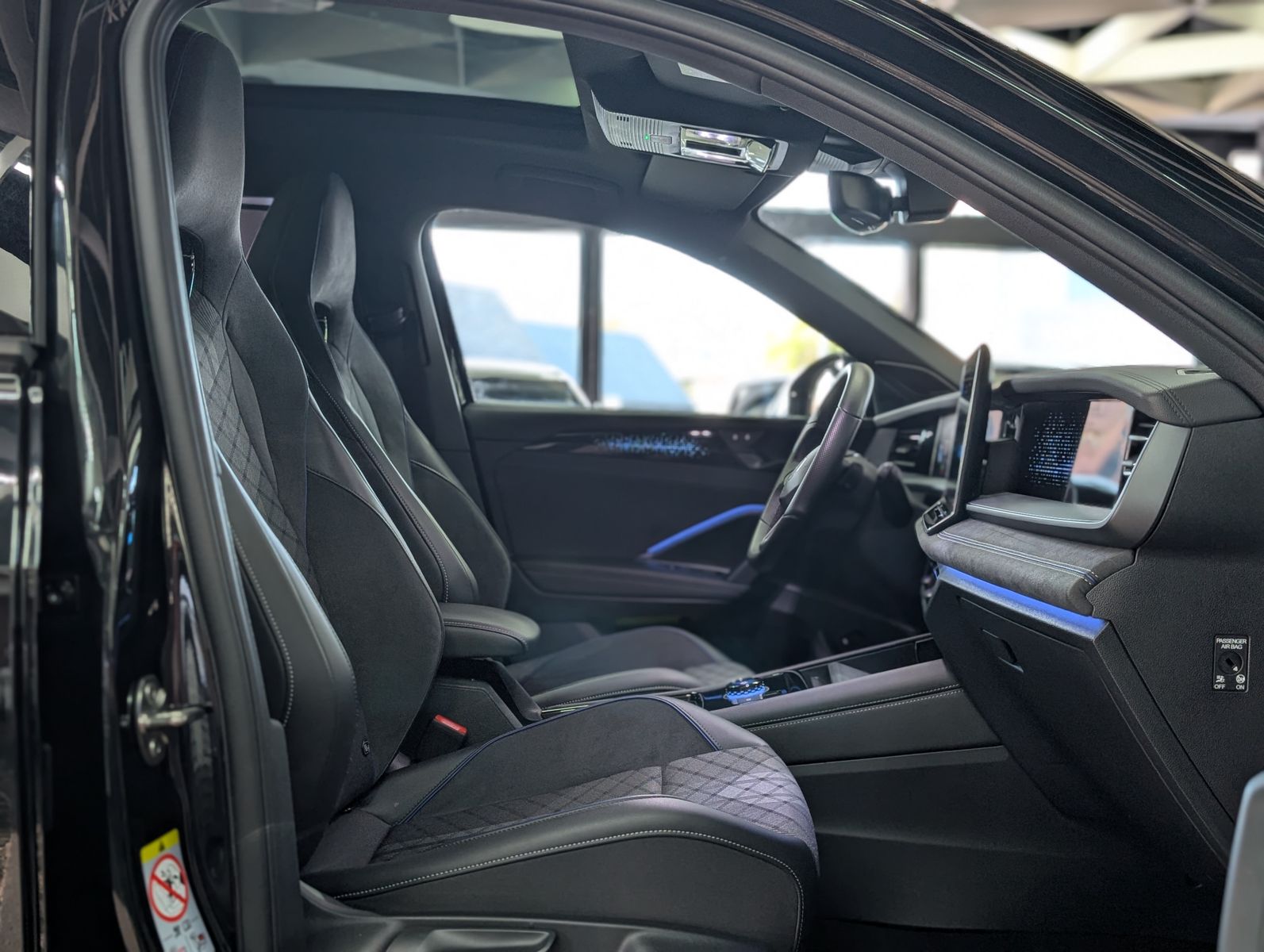 Fahrzeugabbildung Volkswagen Tayron R-Line 360°H&K HUD PANO IQ-LIGHT BLACK 7S