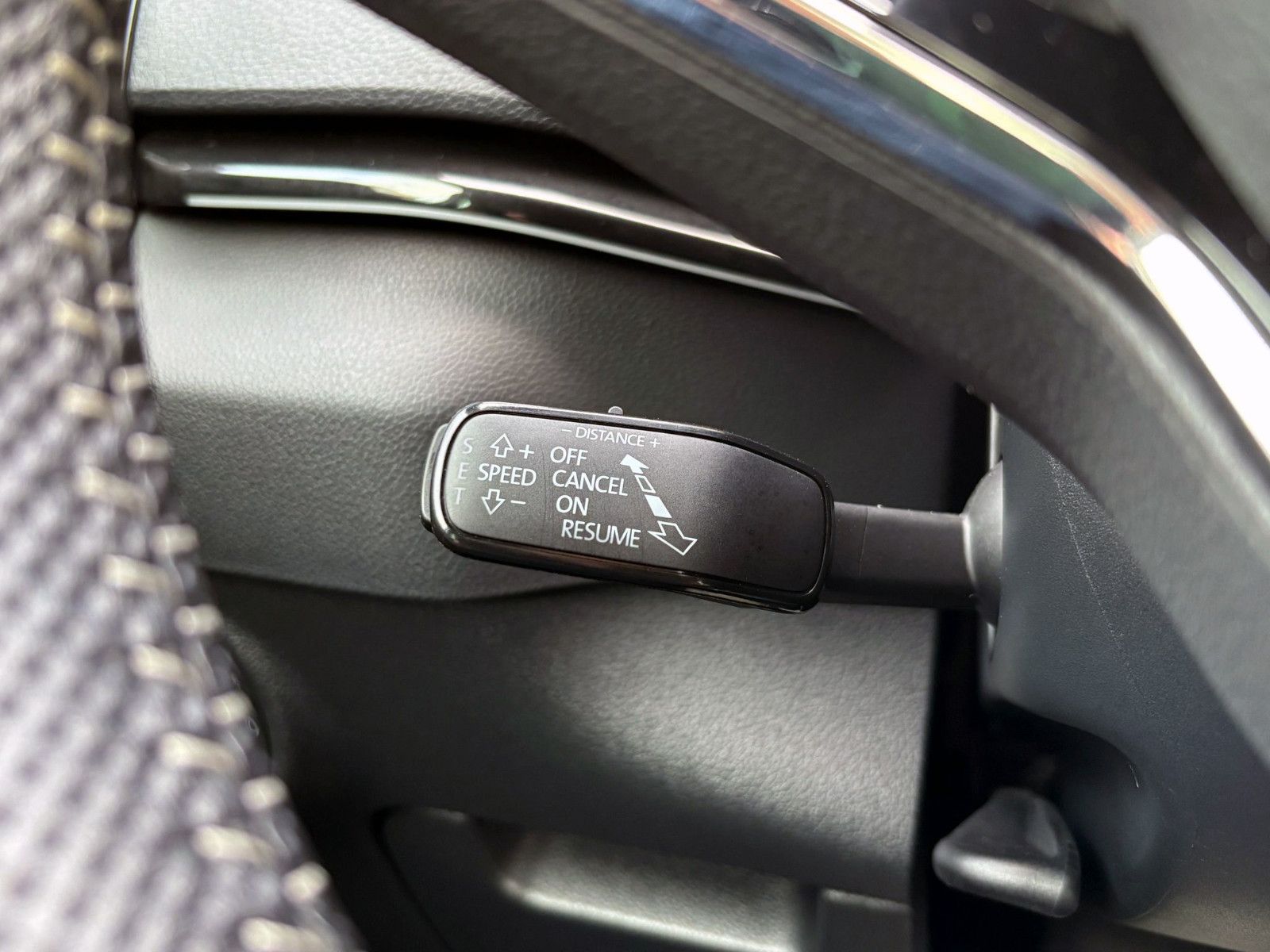 Fahrzeugabbildung SKODA Karoq 1.5TSI DSG SPORTLINE ACC 360° PANO AHK LED