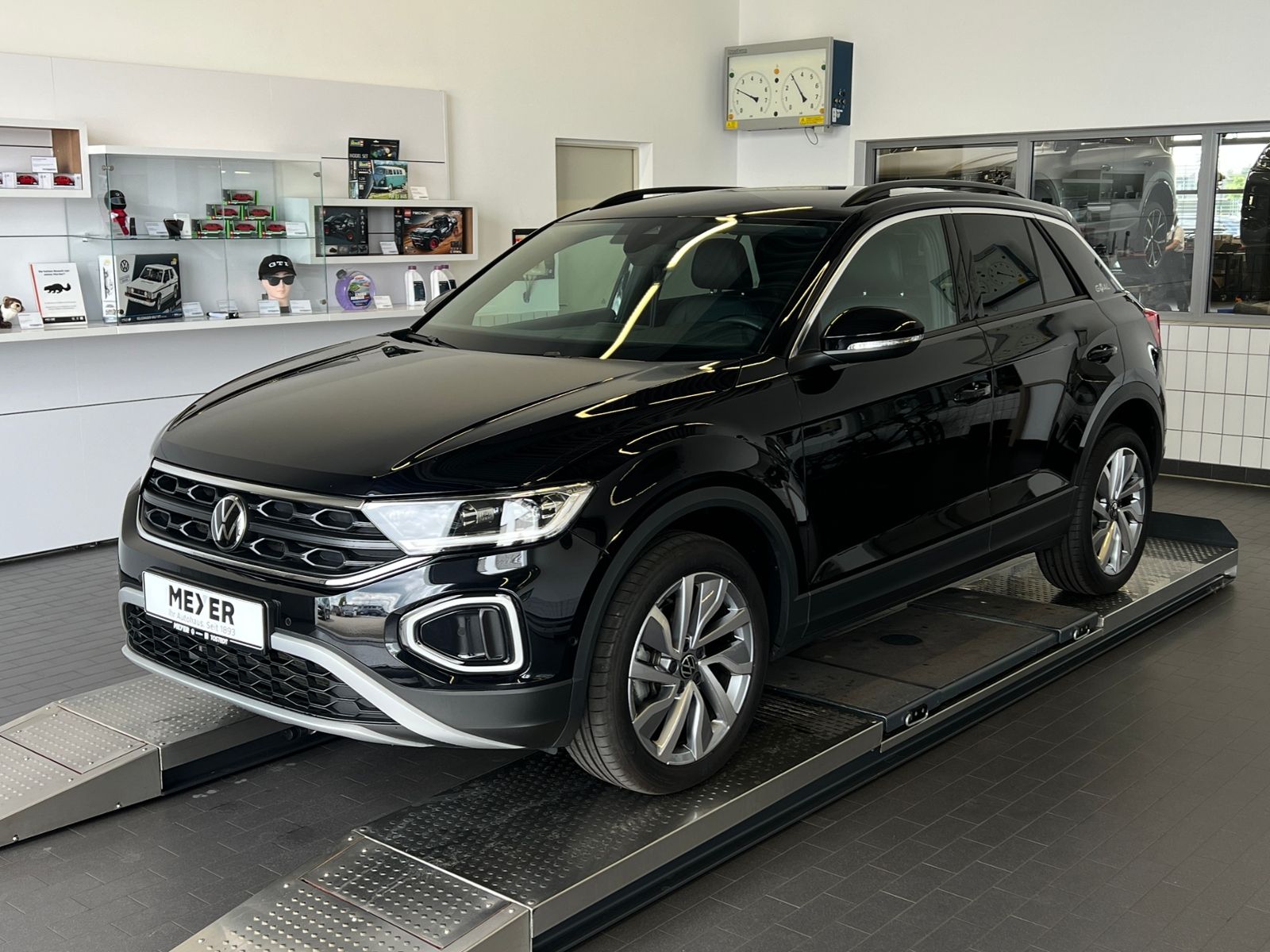 Fahrzeugabbildung Volkswagen T-Roc GOAL 2.0 TDI DSG *AHK, LED, "Plus"-Paket,