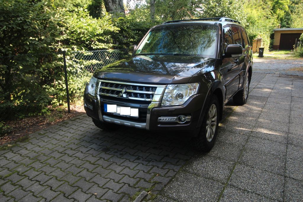 Image of Mitsubishi Pajero