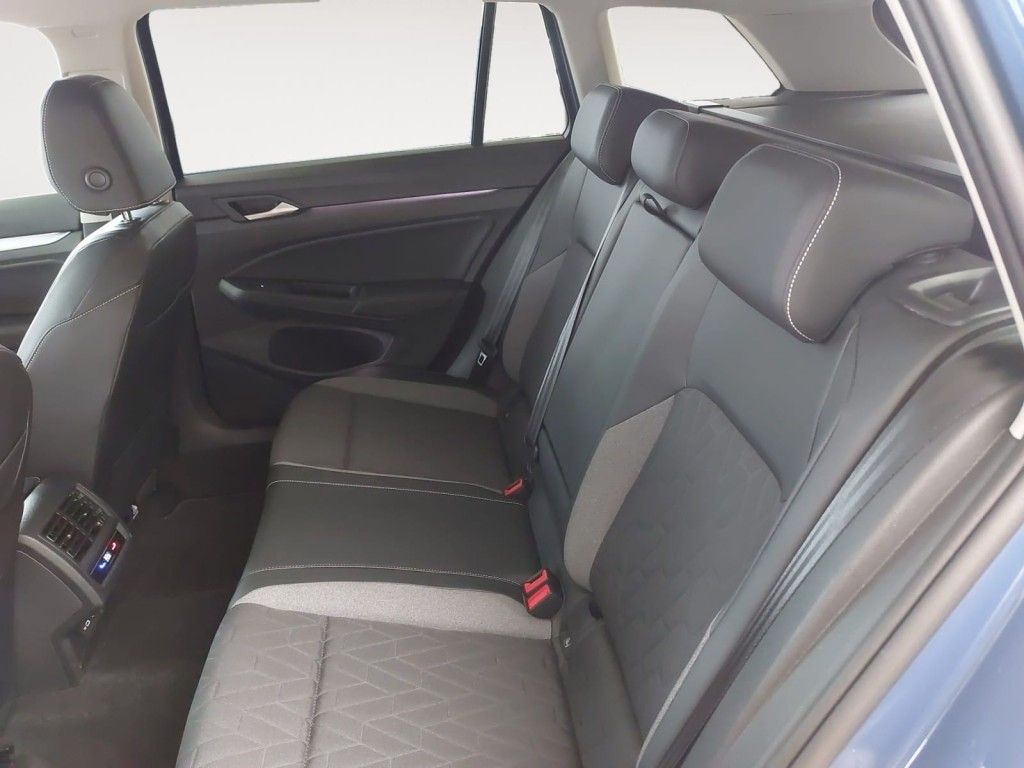 Fahrzeugabbildung Volkswagen Golf Variant 1.5 eTSI DSG Goal AHZV