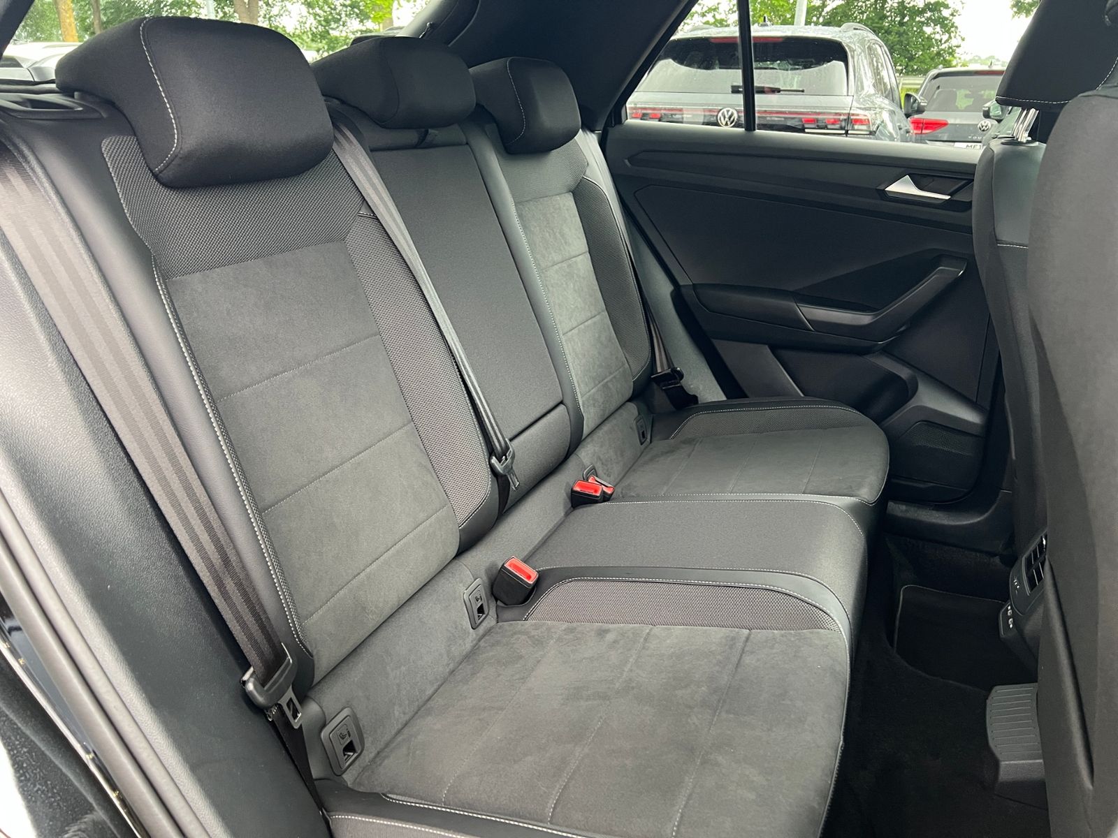 Fahrzeugabbildung Volkswagen T-Roc R-Line 2.0 TSI DSG 4MOTION *AHK,Pano,DCC,1