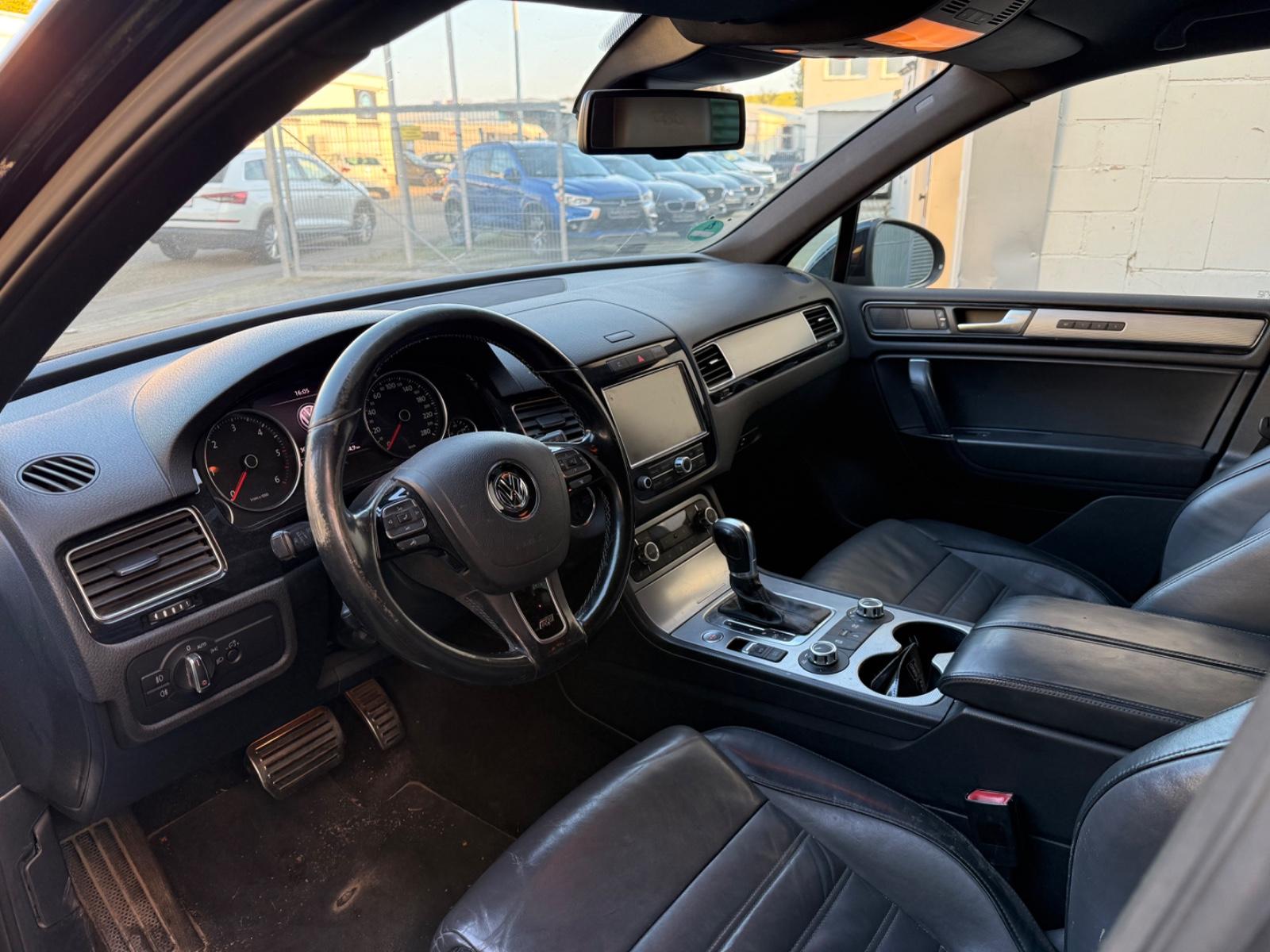 Volkswagen Touareg 2012 — photo 15