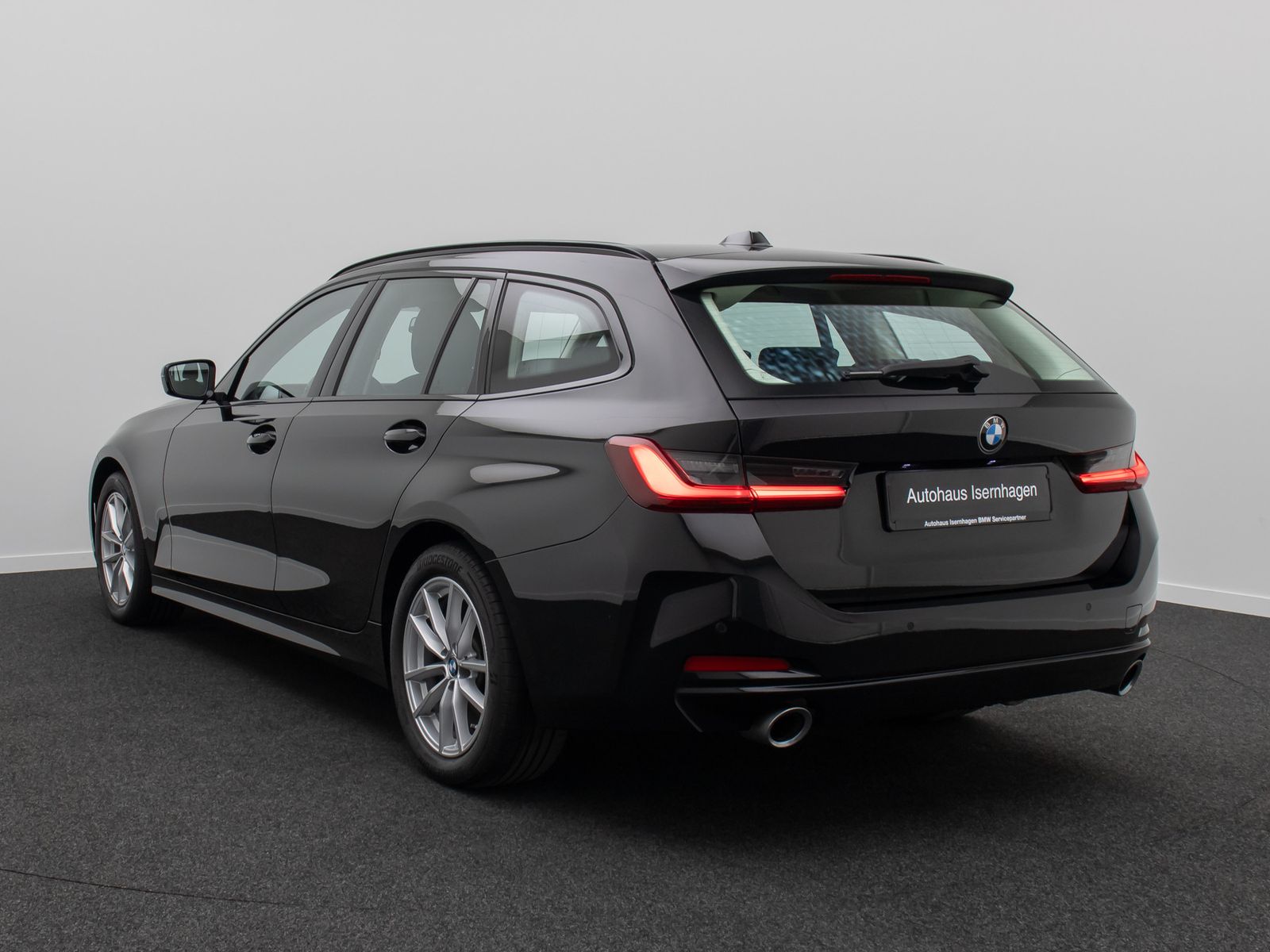 Fahrzeugabbildung BMW 320d GeschwindigReg AHK Widscreen Sport DAB