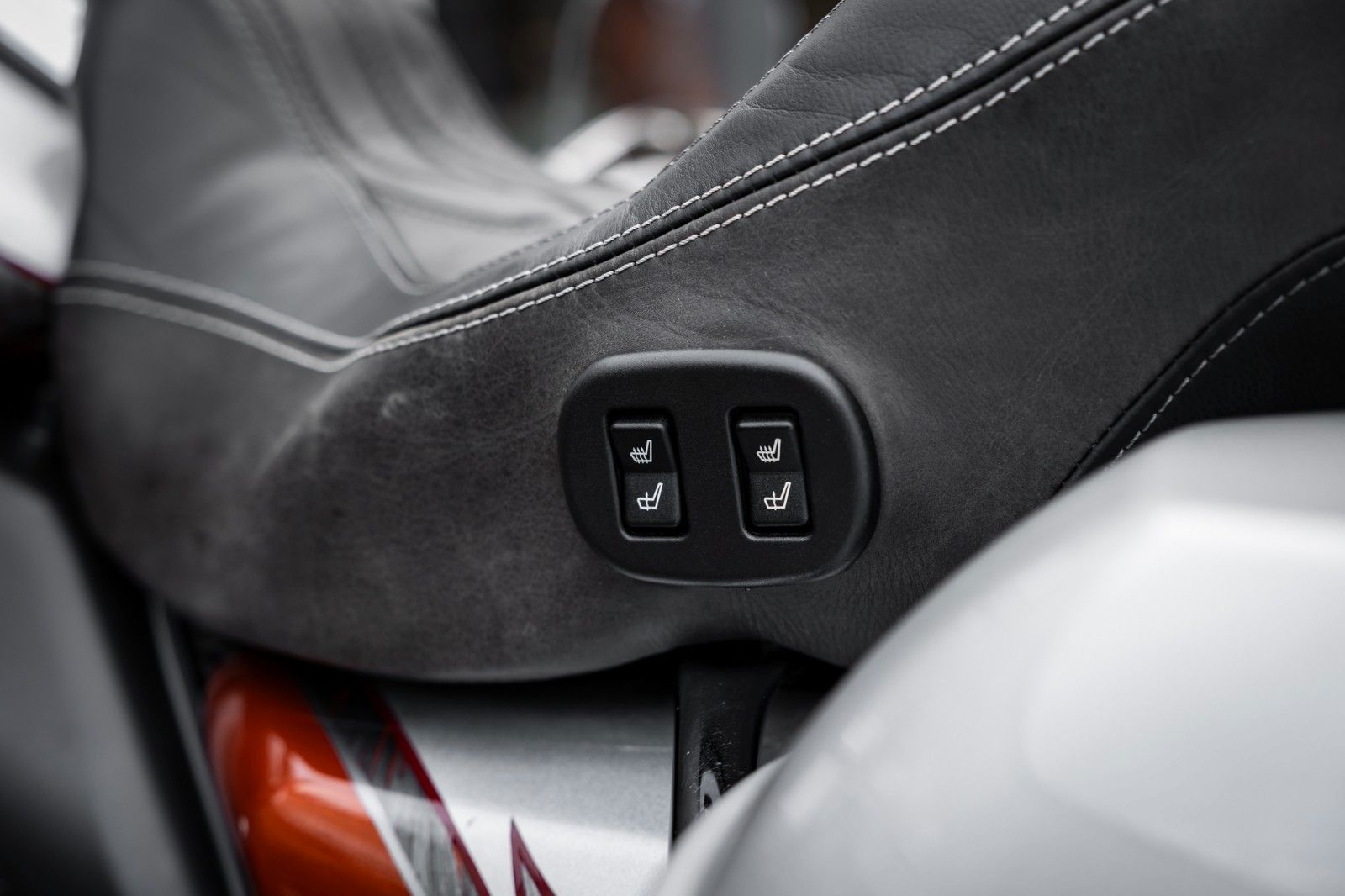 Fahrzeugabbildung Harley-Davidson FLHTKSE CVO E-Glide - V-Triebwerk Gespann