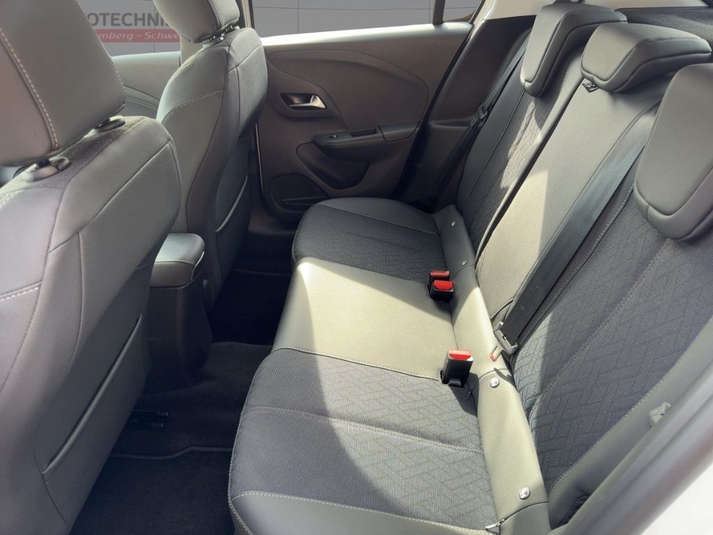 Fahrzeugabbildung Opel Corsa ALLWETTER  RÜCKFAHRK.  SITZHEIZUNG
