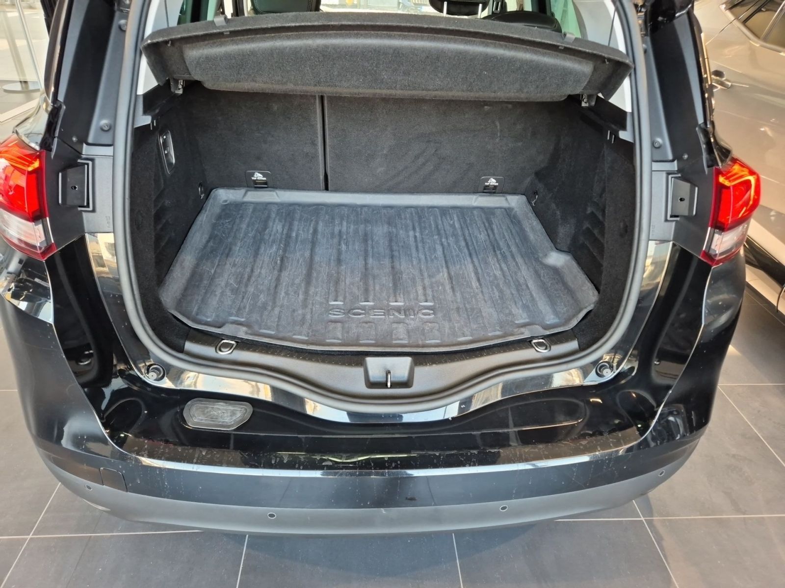 Fahrzeugabbildung Renault Scenic 1.3 TCe 140 Energy BOSE Edition Automatik