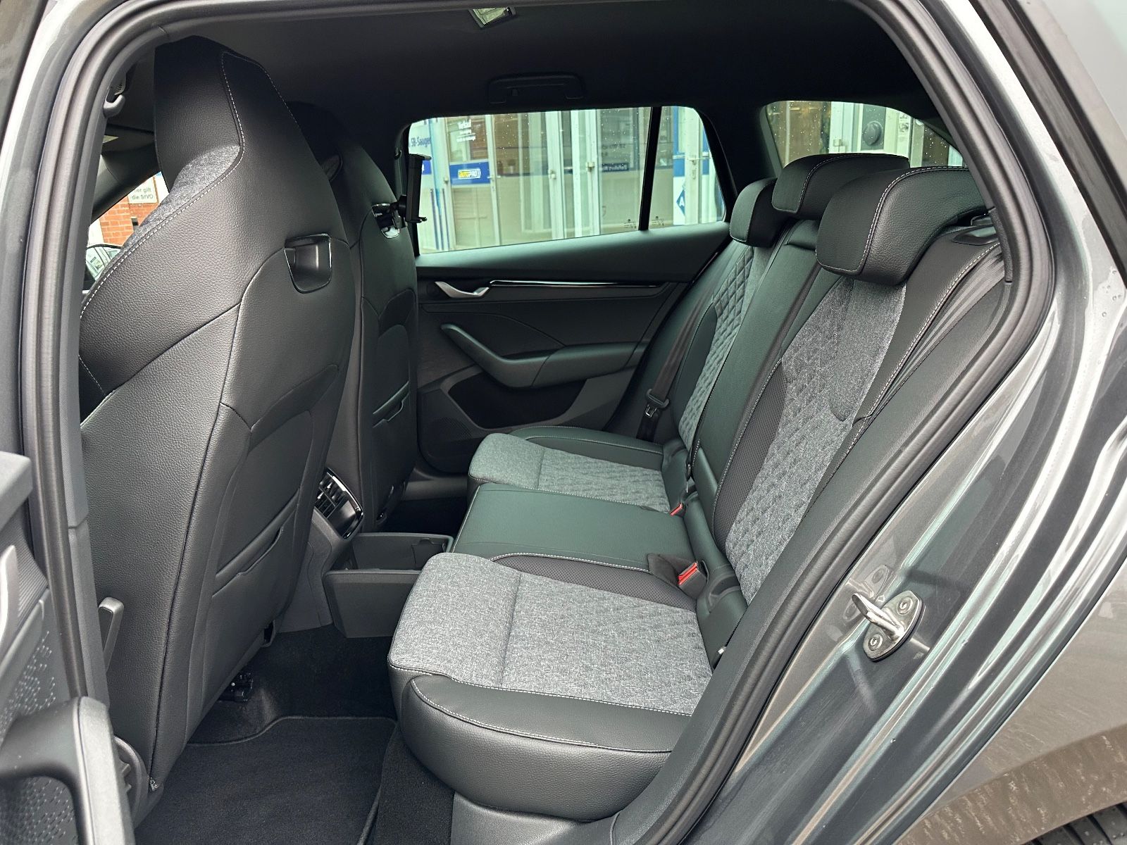 Fahrzeugabbildung SKODA Octavia Combi 1.5 TSI Sportline DSG Navi/ACC/APP