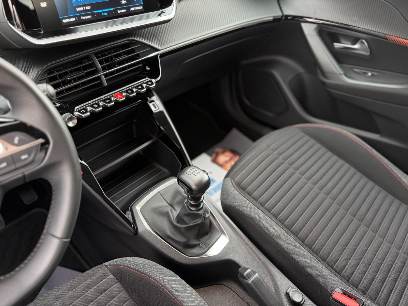 Peugeot 2008 Active Matrix AHK PDC SHZ SpurH