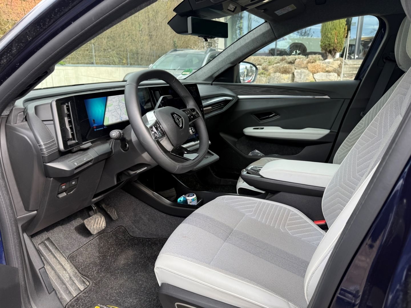 Fahrzeugabbildung Renault Scenic E-Tech Electric 220 Long Range Iconic Pan