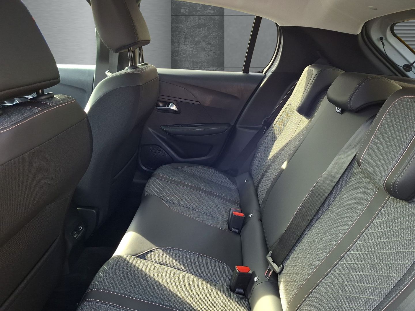Peugeot e-208 - Bild 8