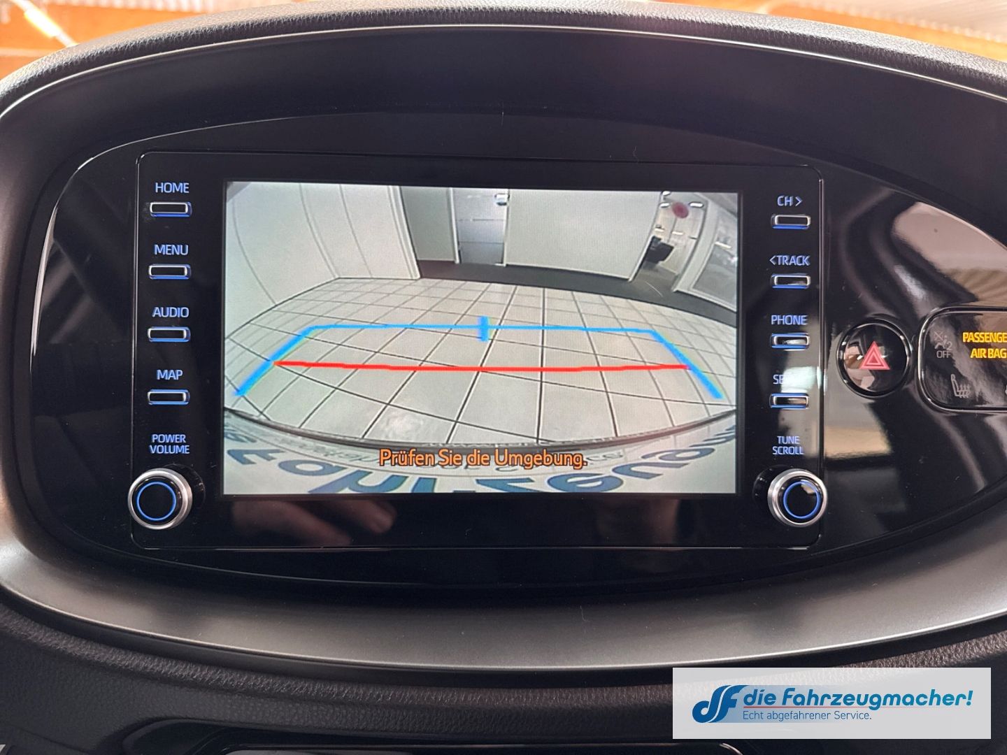 Fahrzeugabbildung Toyota Aygo X Play Apple CarPlay Android Auto Mehrzonen
