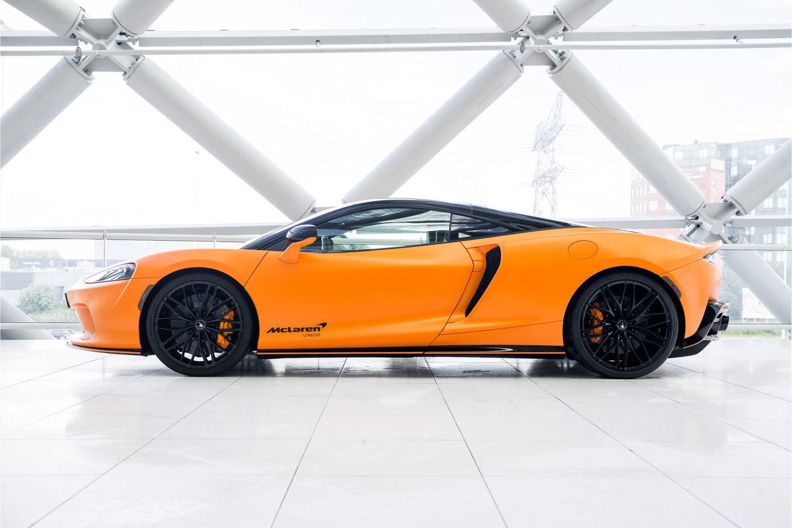 McLaren GT 4.0 V8 | Matt Papaya Spark | Electrochromic R imagem 3