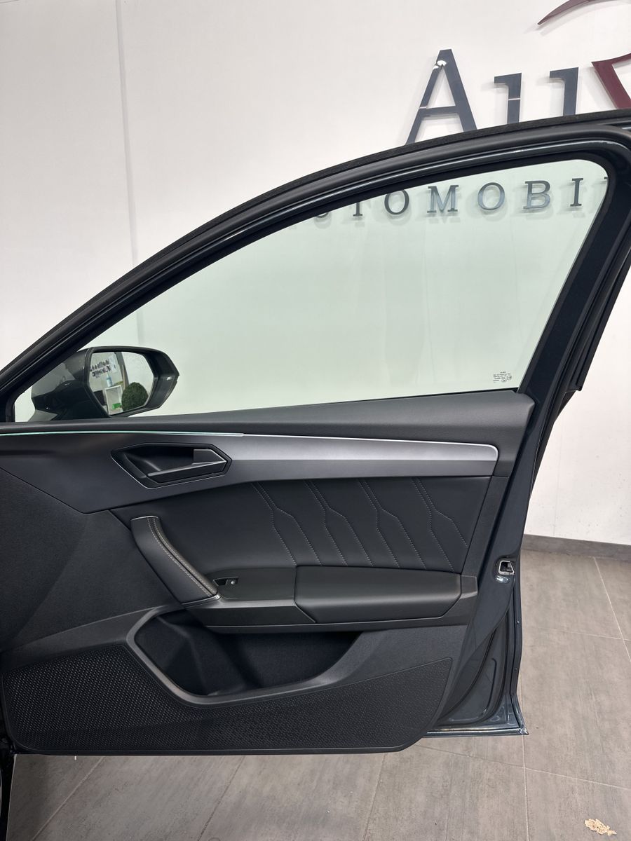 Fahrzeugabbildung CUPRA Leon SpT 1.4 TSI e-Hybrid VZ NAV+LED+ACC+PANO+SH
