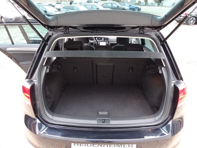 Fahrzeugabbildung Volkswagen Golf VII Lim. Allstar/ 2.Hd/SitzH/Navi/PDC/Tempo