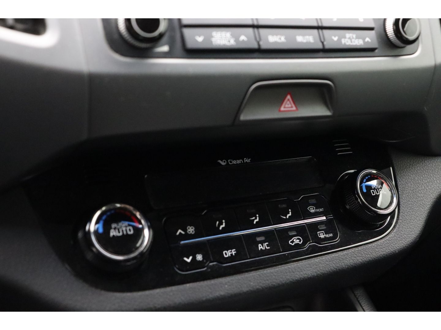 Fahrzeugabbildung Kia Sportage 2.0 Dream Team 4WD Kamera SHZ