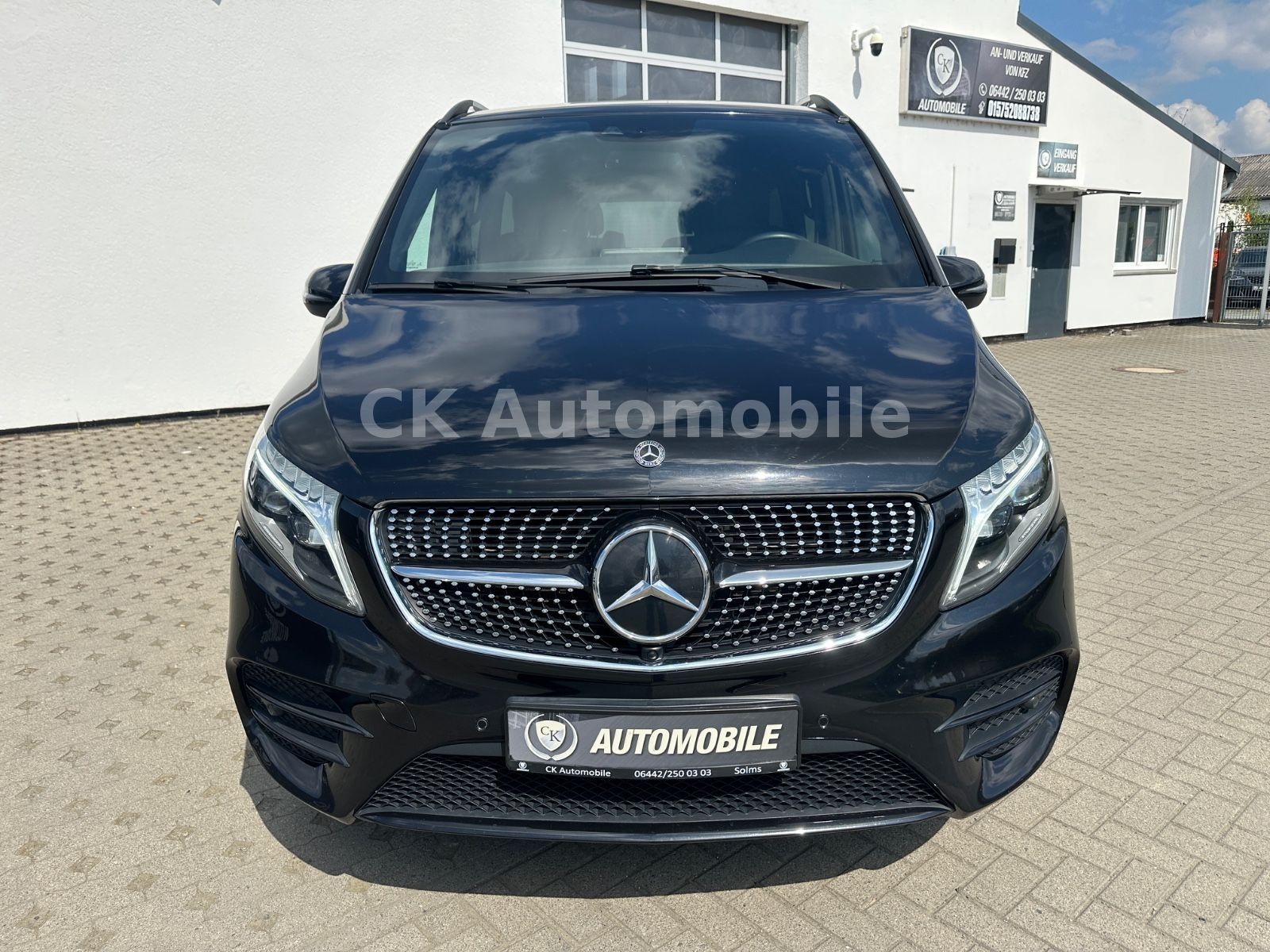 Fahrzeugabbildung Mercedes-Benz V 300d 4 Matic AVANTGARDE AMG-Line/6 Sitze/Pano