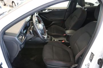 Fahrzeugabbildung Ford Focus Lim. ST-Line   Winterpaket/Navi/Alu/AHK