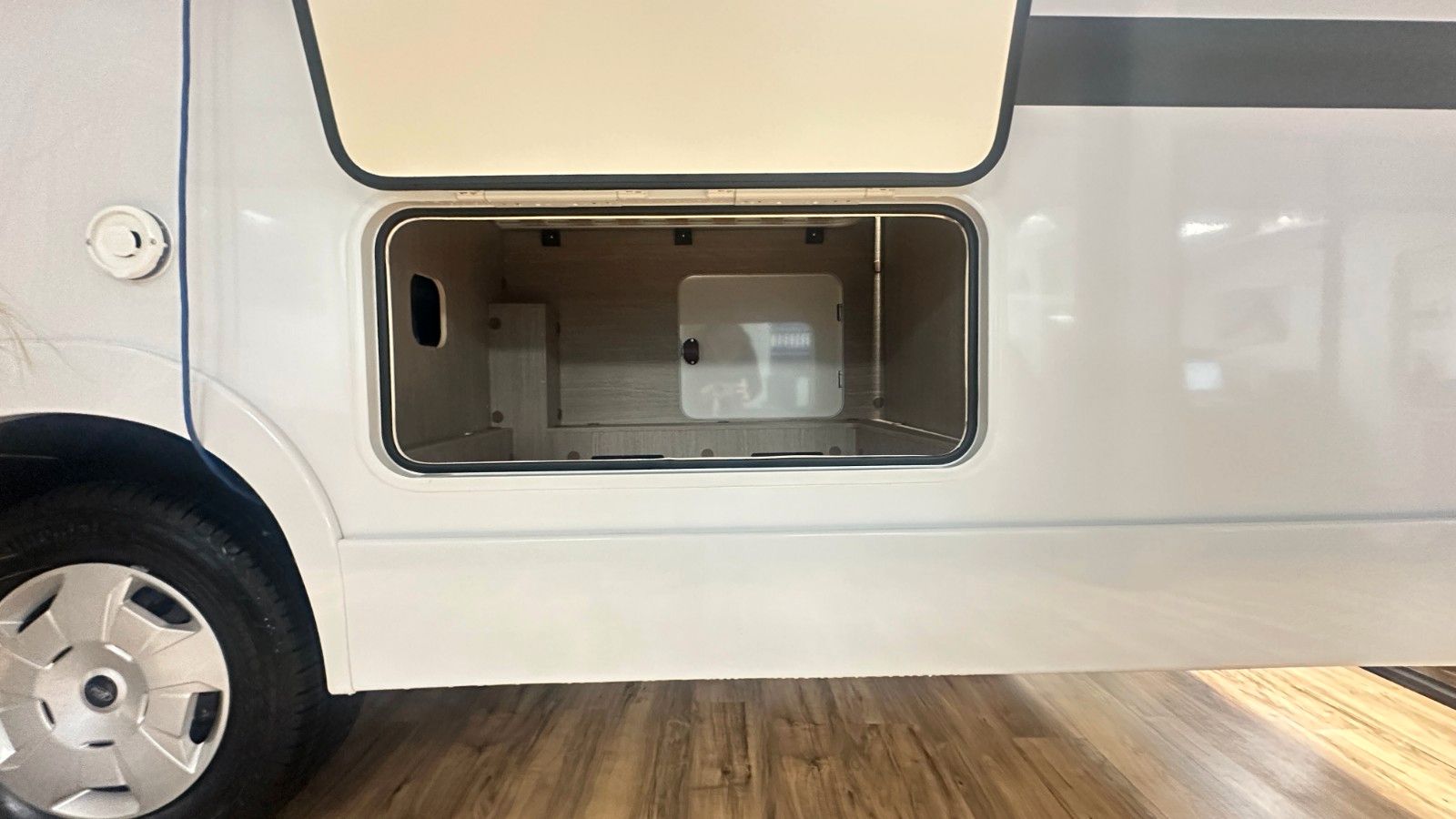 Fahrzeugabbildung Roller Team Zefiro 282 TL FORD Modell 2025 SUMMER SALE