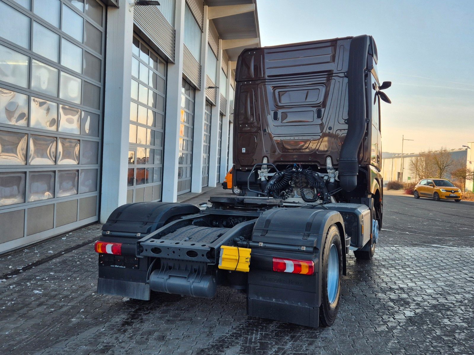 Fahrzeugabbildung Mercedes-Benz Actros 1848 LS Öl-Retarder Standklima BigSpace