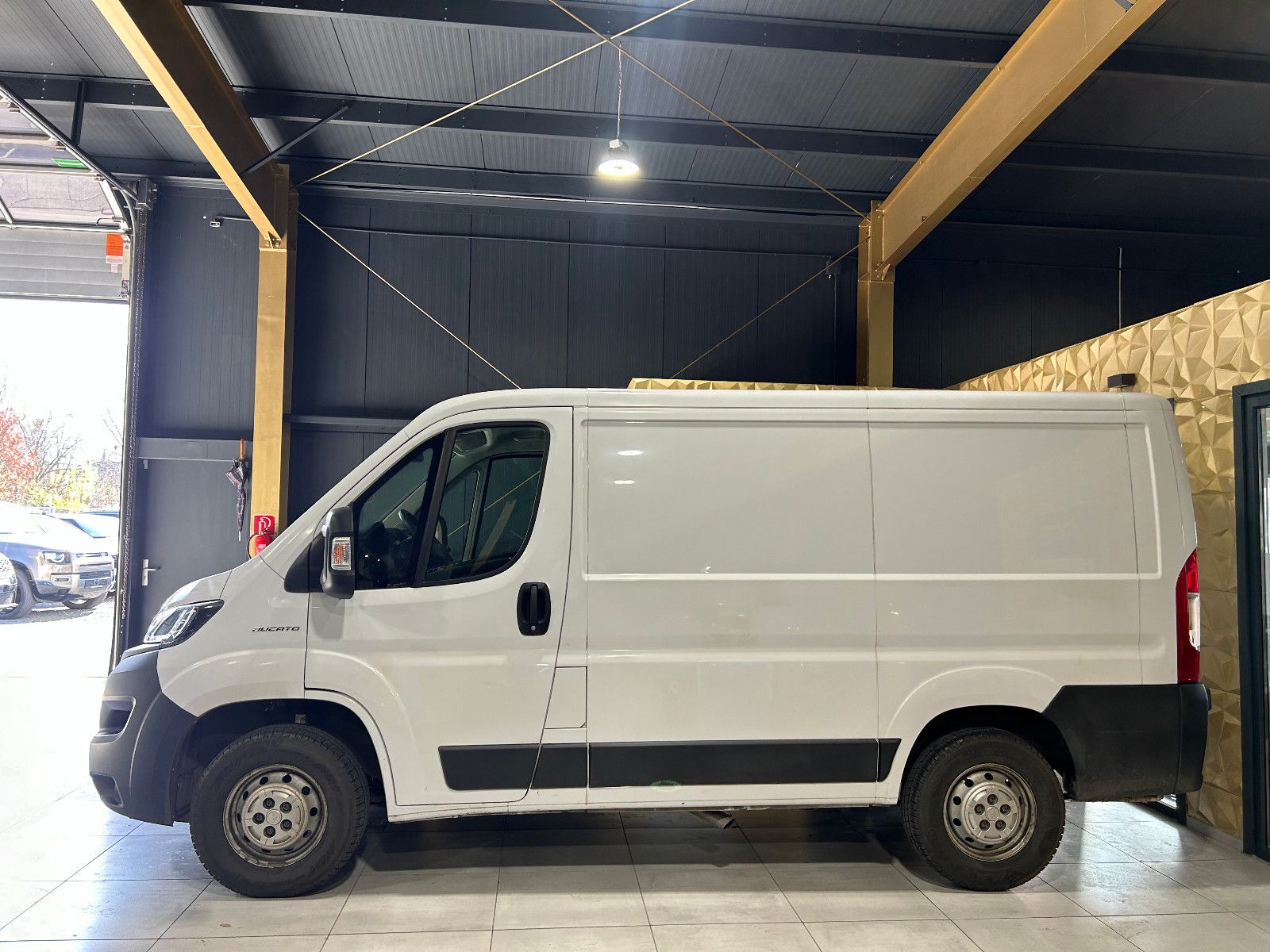 Fahrzeugabbildung Fiat Ducato Kasten 35 140 L1H1 RS: 3000 mm/3-SITZ/KAM