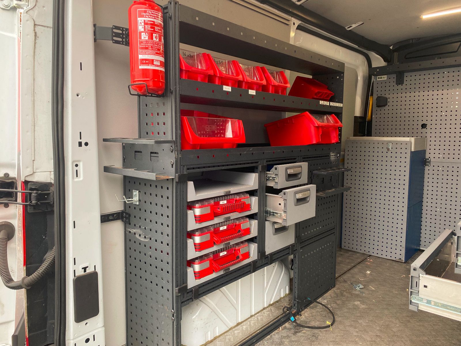 Fahrzeugabbildung Ford Transit Kasten 350 L2H2 Trend,AHK,Regale,STH,SHg