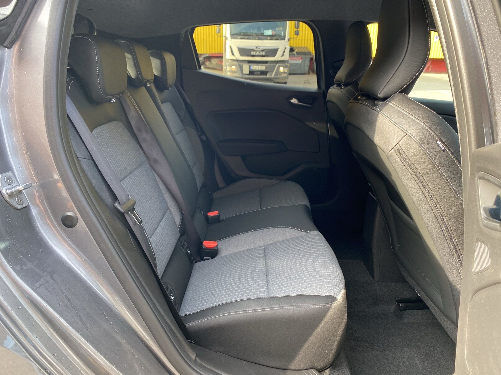 Renault Clio - Bild 12