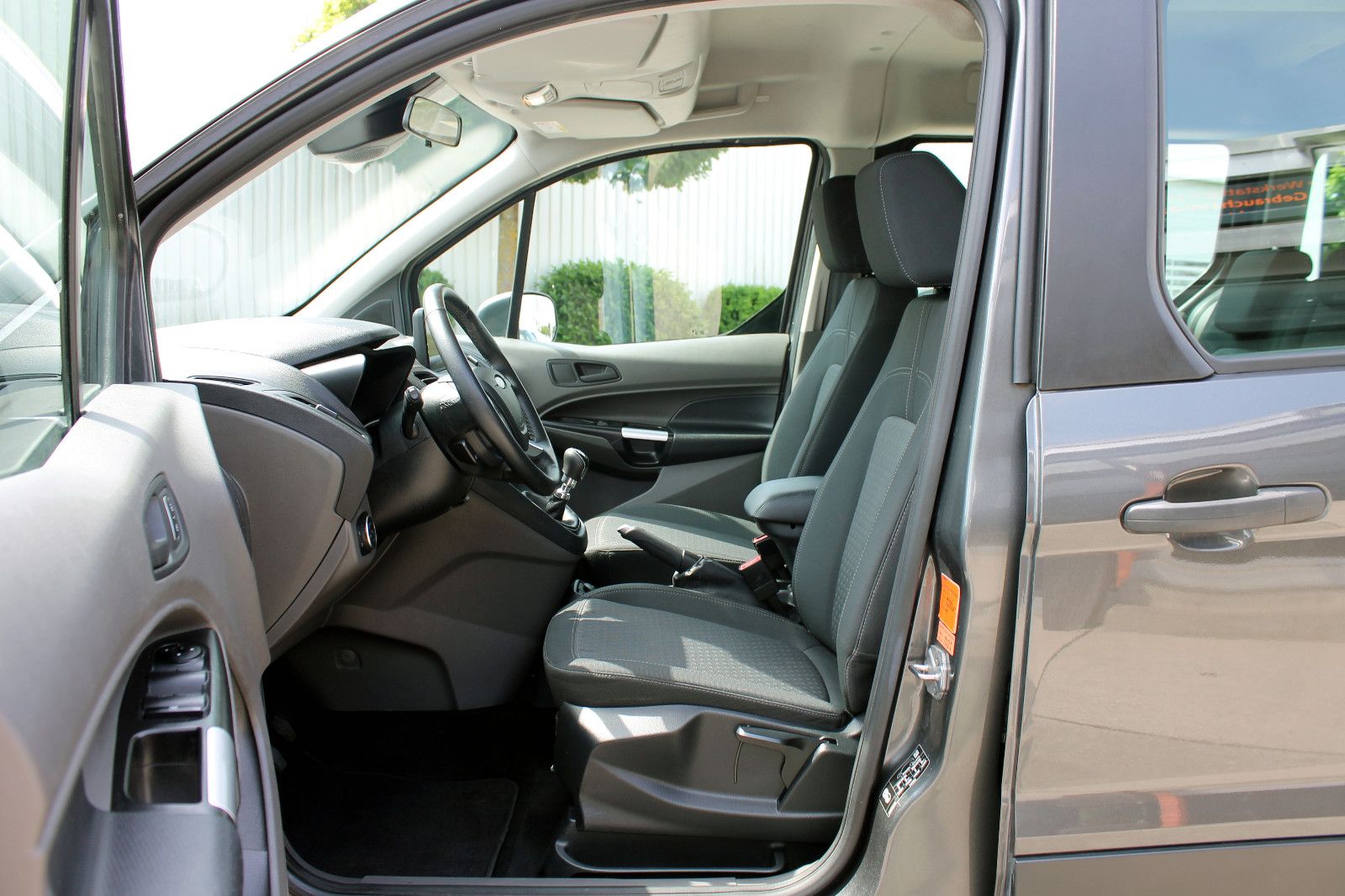 Fahrzeugabbildung Ford Transit Connect 230 L2 Trend KAM PDC TEMP NAV BT