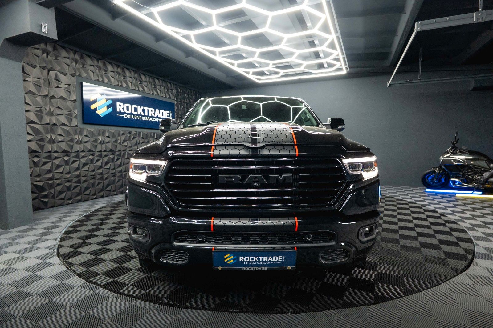 Fahrzeugabbildung Dodge RAM 5.7 V8 HEMI 4x4 BLACK Limited Longbed 19%