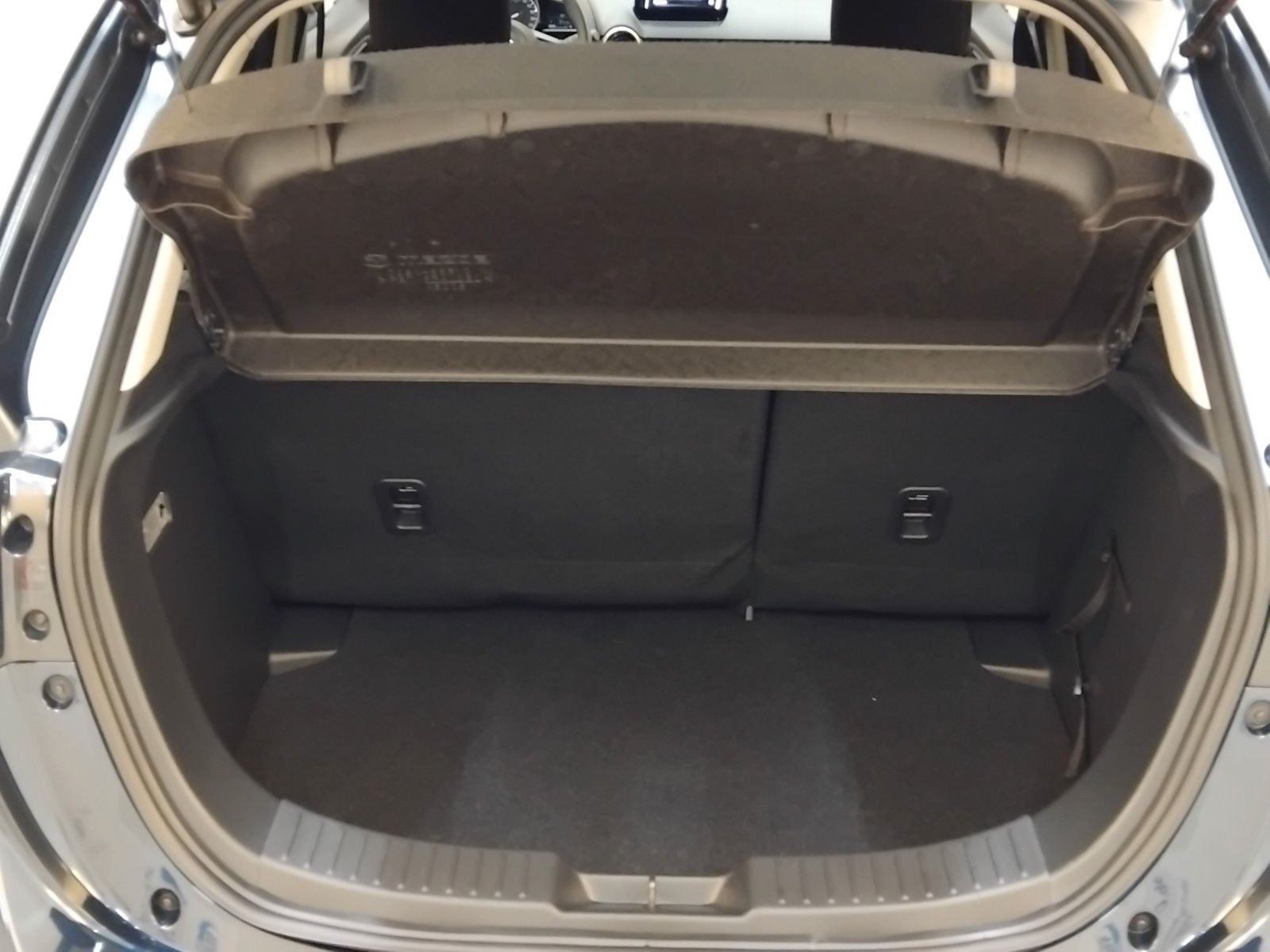Mazda 2 (04/2023, Benzin)