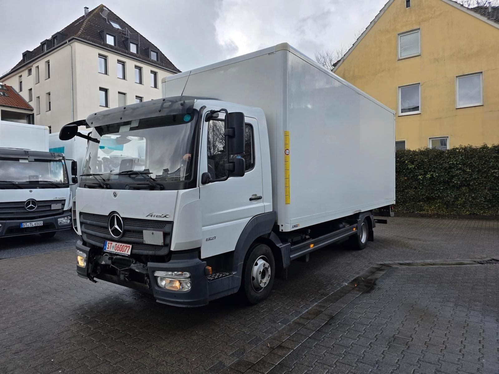 Mercedes-Benz Atego 821