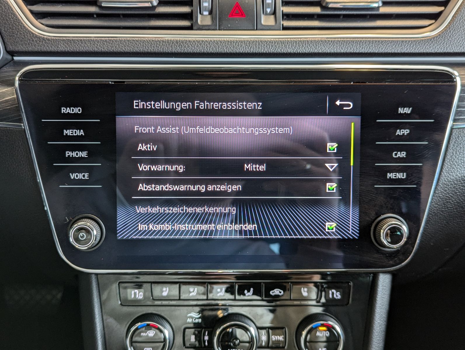 Fahrzeugabbildung SKODA Superb 2.0 TDI DSG Memory LED Kamera Leder StHz.