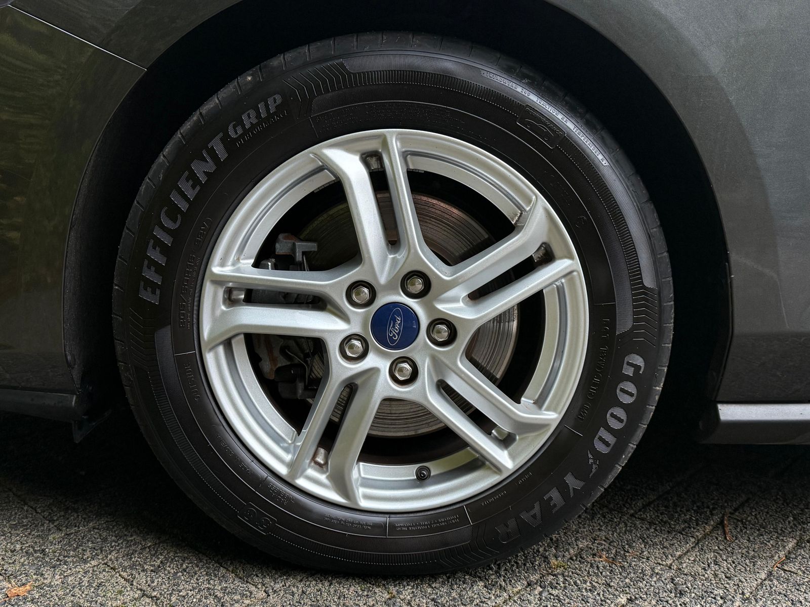 Fahrzeugabbildung Ford Focus 1.5 TDCi Aut. Cool&Connect LED+NAV+AHK+KAM