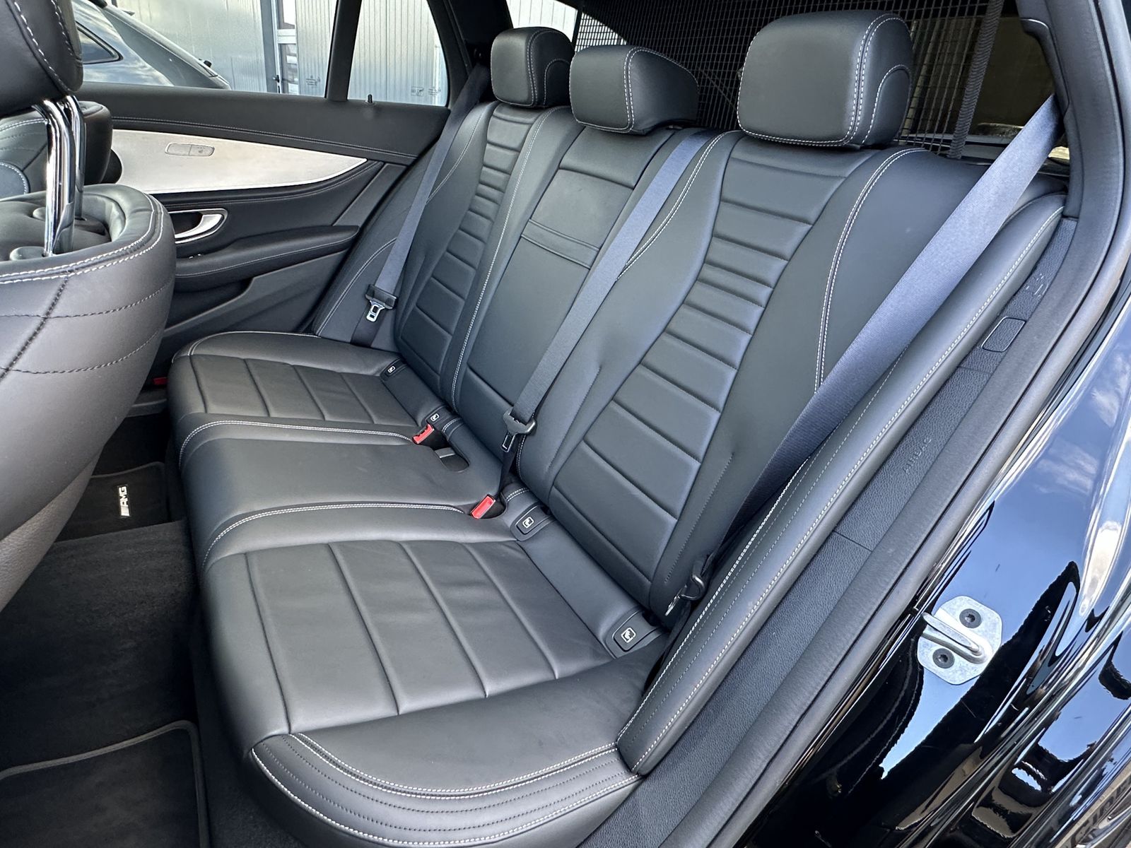 Fahrzeugabbildung Mercedes-Benz E 300de T 4Matic AMG NAV+LED+AHK+WIDESCREEN+PANO