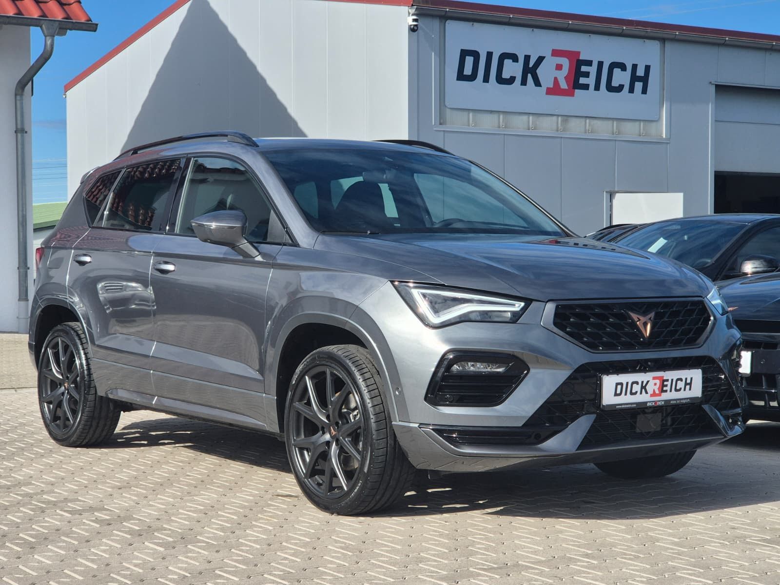 Fahrzeugabbildung CUPRA Ateca 1.5 TSI DSG PANO*DINAMICA*ACC*KAM*AHK*19"