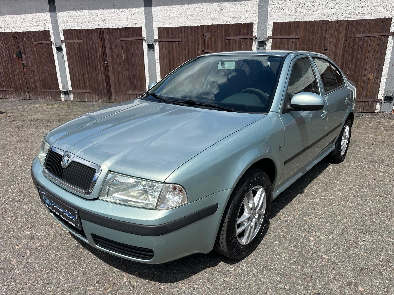 Skoda Octavia Lim. Tour AHK vom Rentner Alus TOP