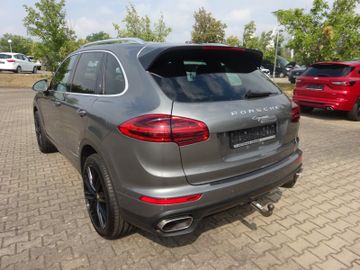 Porsche Cayenne - 4