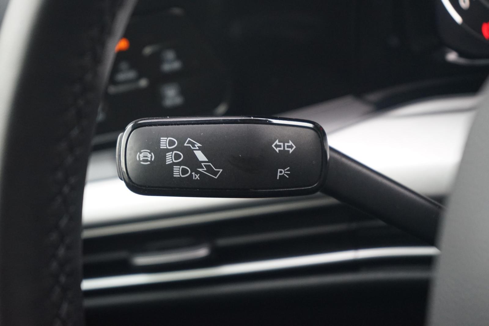 Volkswagen Golf VIII Variant 1.5 eTSI DSG LED Navi ACC PDC, миниатюра 18