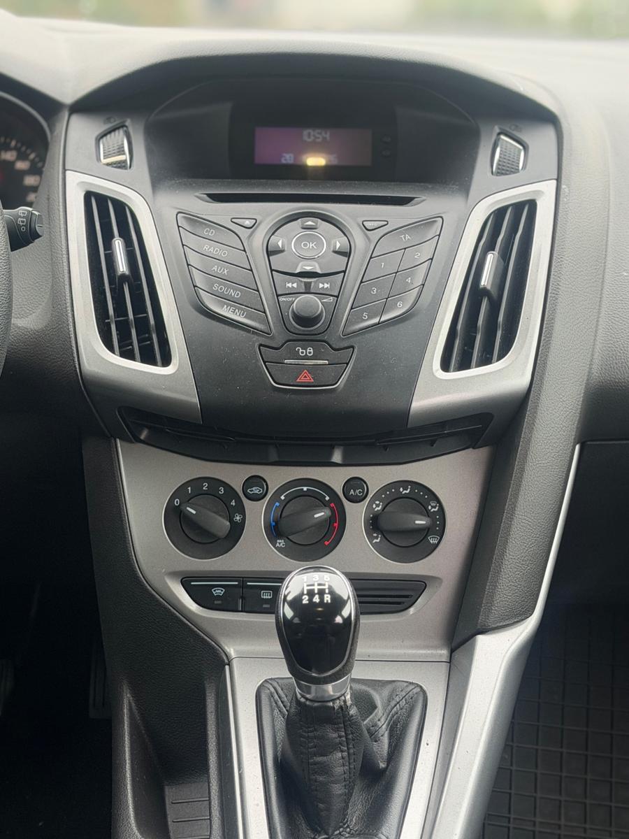 Ford Focus 2012 — photo 15