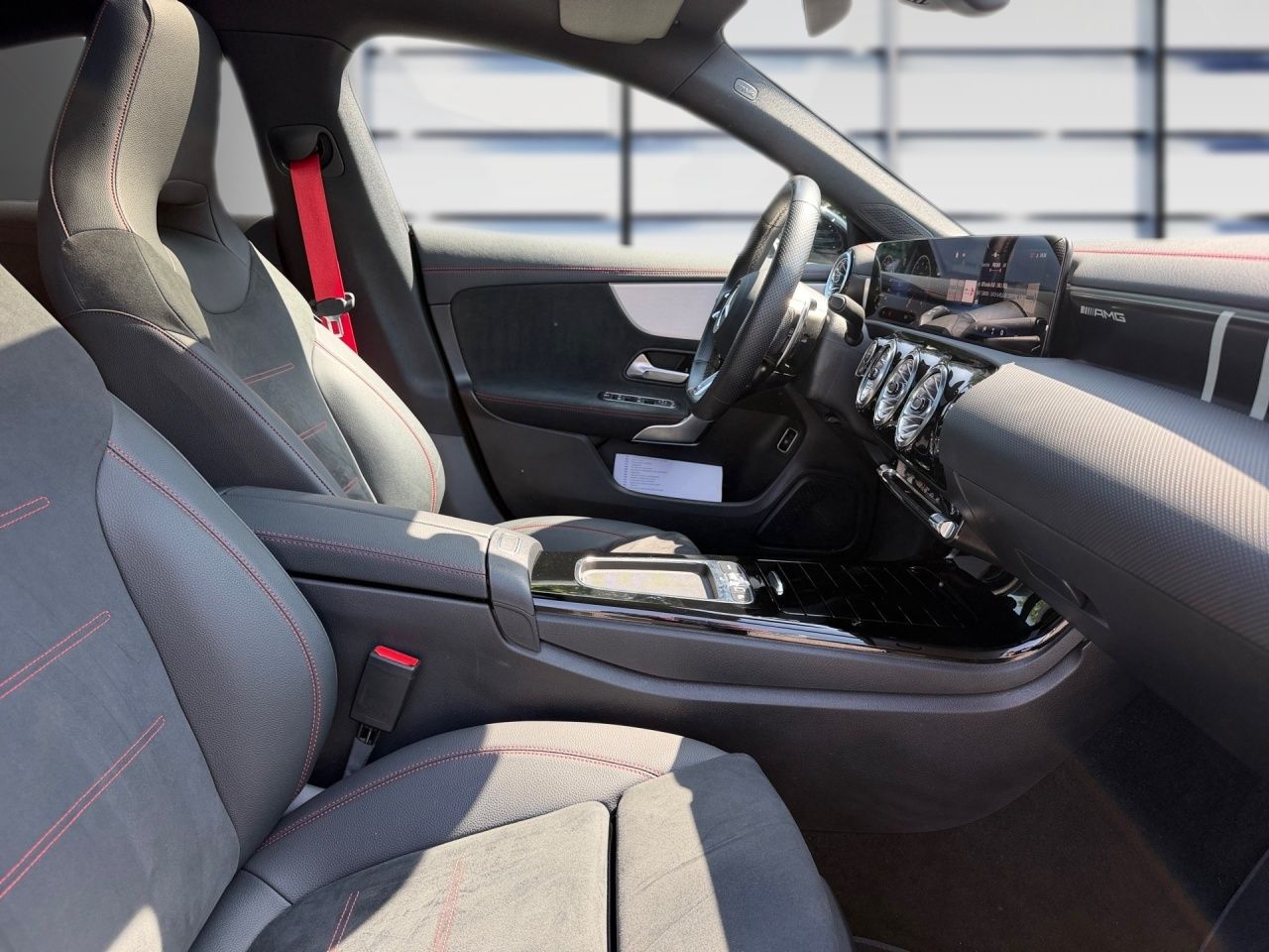 Fahrzeugabbildung Mercedes-Benz AMG CLA 35 4M Coupé AHK+PANO+RIDE C.+NIGH+MULTIB