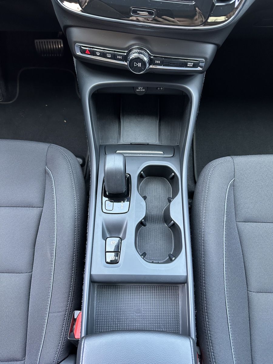 Fahrzeugabbildung Volvo XC40 T4 Recharge DKG Inscription NAV+LED+PANO+VC