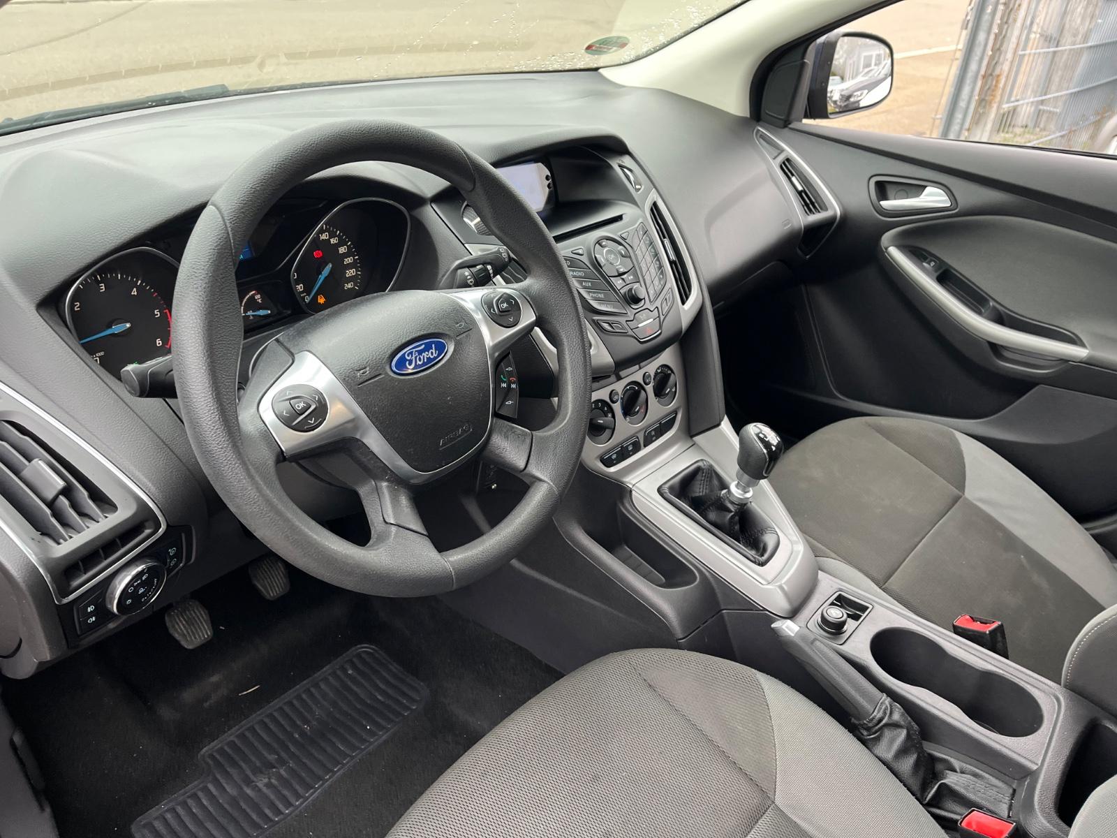 Ford Focus 2011 — photo 13